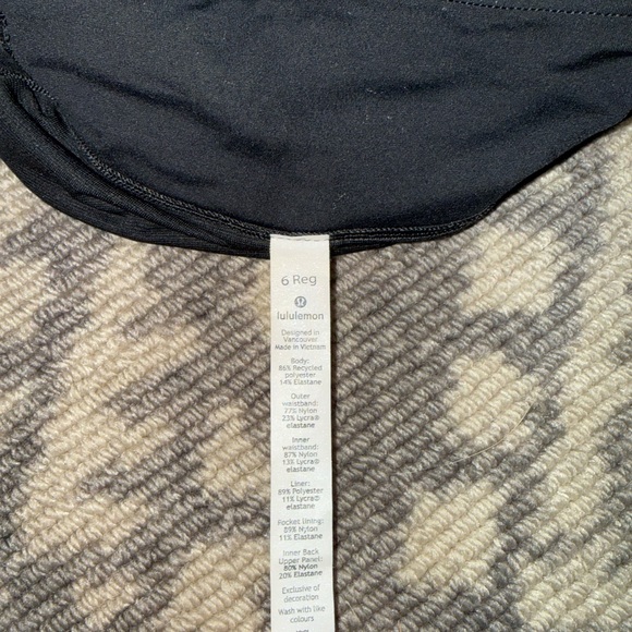 Lululemon Gray Speed Shorts – Size 6 - Picture 3 of 3